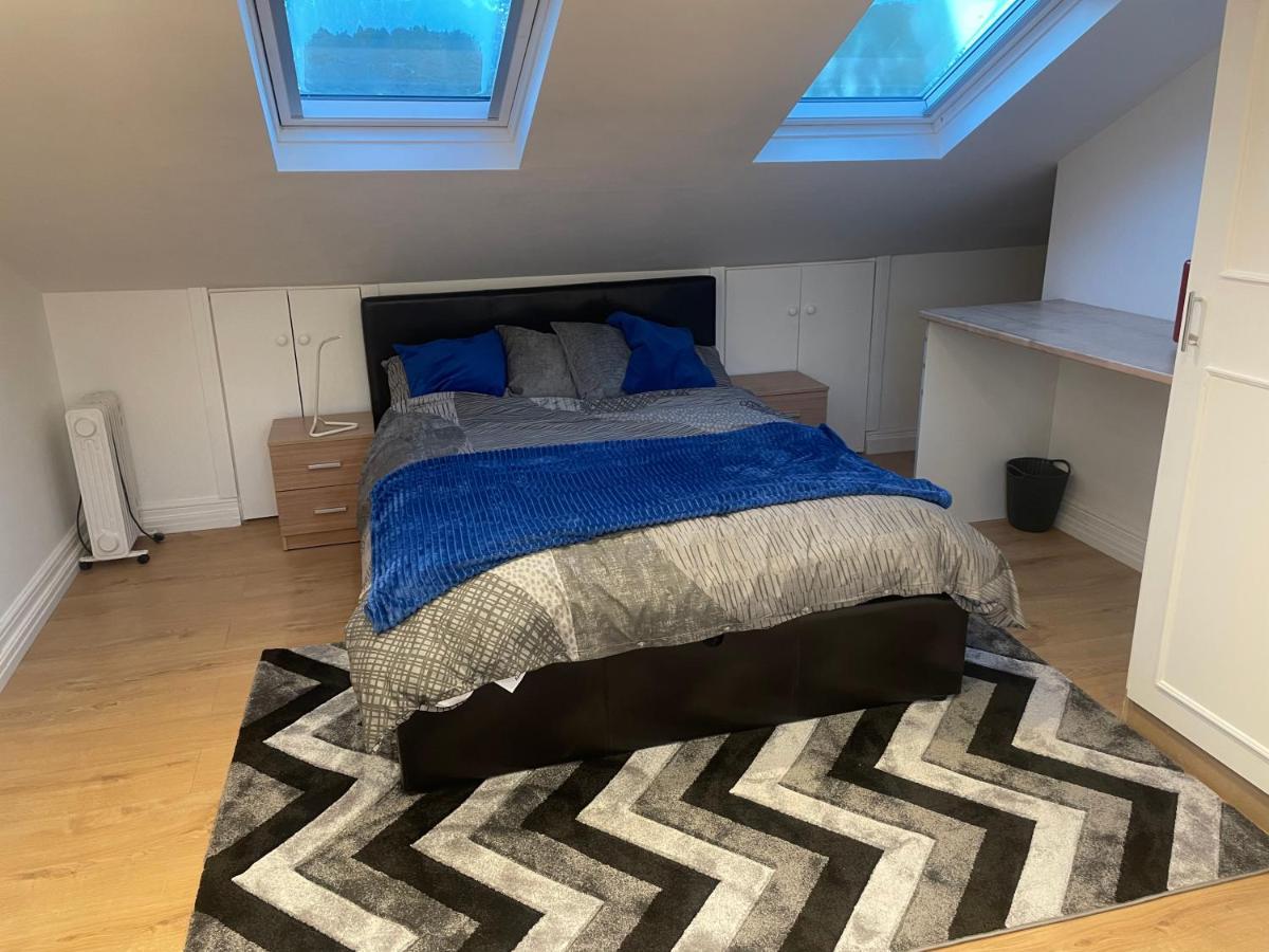 Beautiful Loft With En-Suit In A Family House, London Exterior photo