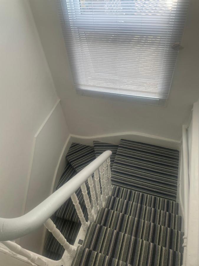 Beautiful Loft With En-Suit In A Family House, London Exterior photo